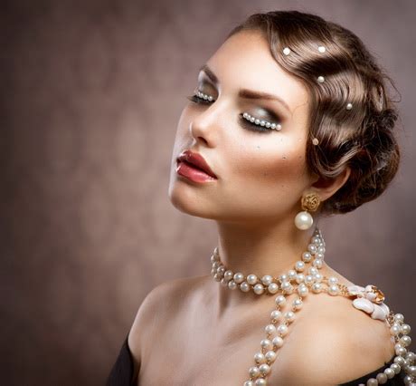 Il beauty look anni '90. Acconciatura anni 30