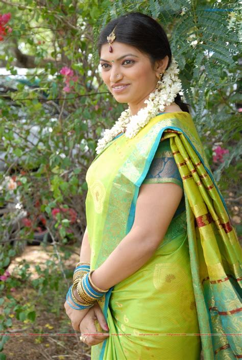 keerthi naidu actress photo image pics and stills 201110