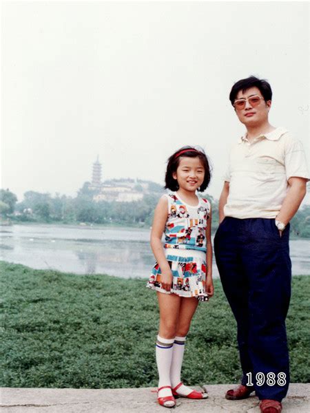 father and daughter take same photo for 35 years[9] cn