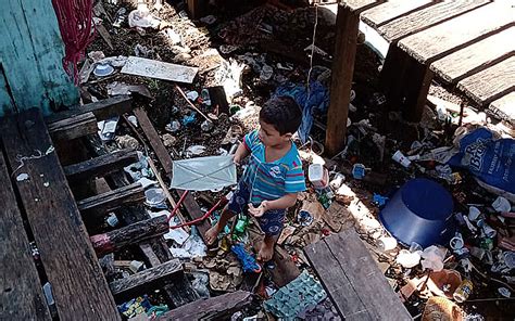residents    brazils largest stilt slums  geral