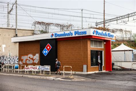 dominos  reportedly  pizza sales  italy