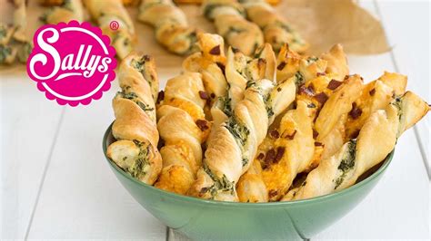 minute fingerfood blaetterteigstangen mit sucuk