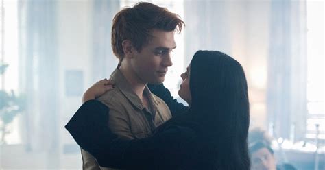 Riverdale Shower Sex Scene Archie Veronica Pearls