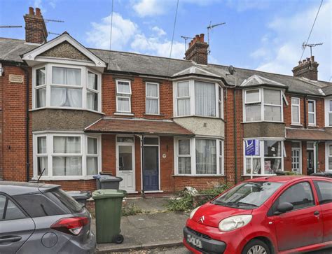 bed terraced house  sale  st andrews road felixstowe suffolk