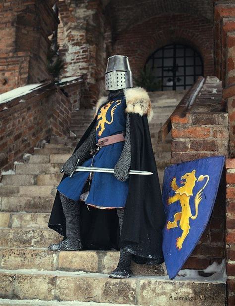 french knight   medieval armor medieval knight century armor