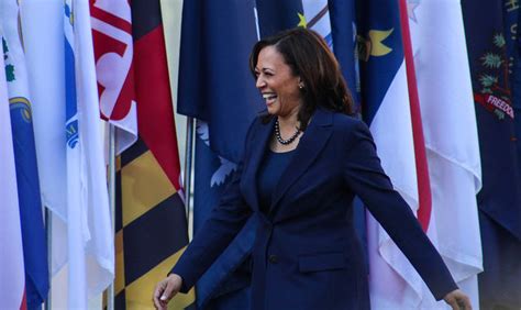 Kamala Harris Goes Viral Because Of Her Shoes Bust
