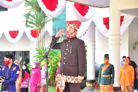 upacara kemerdekaan ri bupati hingga opd lumajang kenakan baju adat nusantara wartabromo