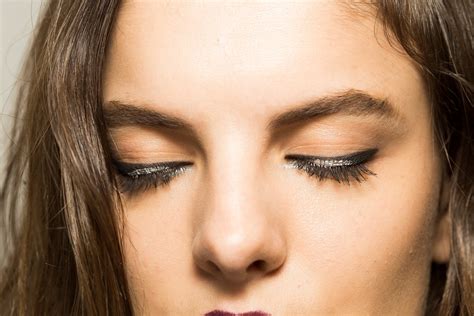 eyeliner tricks   change  life    save  time glamour