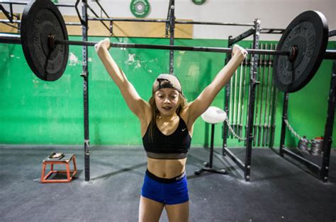 Girl Lifts Weights More Than Adults Twice Her Age – Can You Guess How