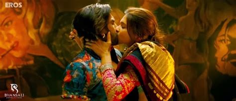Deepika Padukone Ranveer Singh Hot Kiss In Ramleela Movie Hot Blog Photos