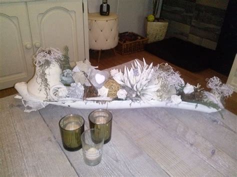 decoratie voor op tafel zelf gemaakt op oude boomstronk love  kerst ideeen decoratie