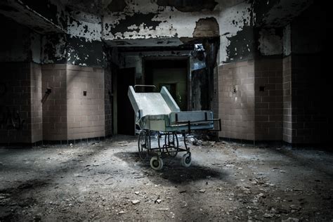 eerie peek   abandoned insane asylum