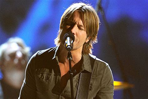 keith urban sings baby  cold   contestant