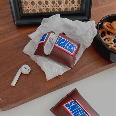 airpod  pro snickers airpods case voor airpods  etsy