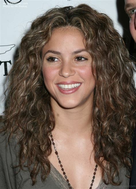 63 Elegant Hairstyles Of Shakira