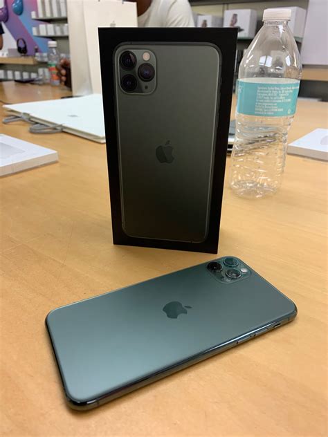 iphone  pro max color midnight green