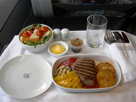 qatar airways  class food qatar airways introduces quisine economy dining service