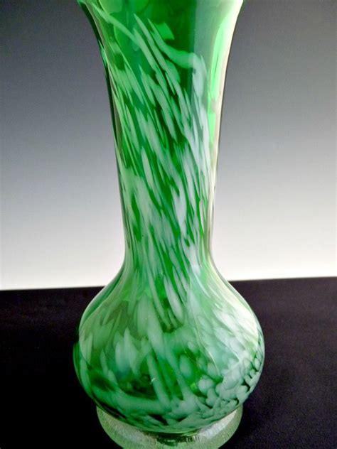 vintage stretch glass vase green swirl ruffled rim from victoriascurio