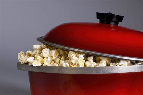 12 Mistakes Everyone Makes When Cooking Popcorn Popcorn Oil