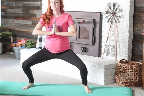 easy prenatal yoga poses    trimester  pregnancy