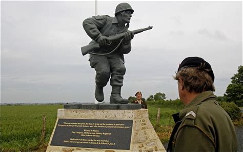 Statue Unveiled In Memory Of D Day S Valiant Officers