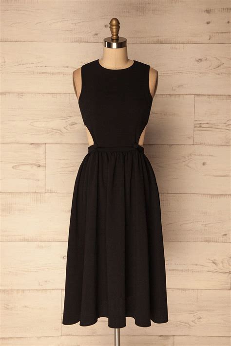 davagna boutique  sleeveless  black dress   full skirt  falls