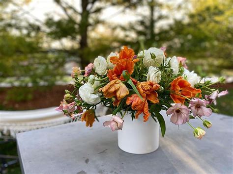 fresh daily flowers and wedding florals with gina lynne design