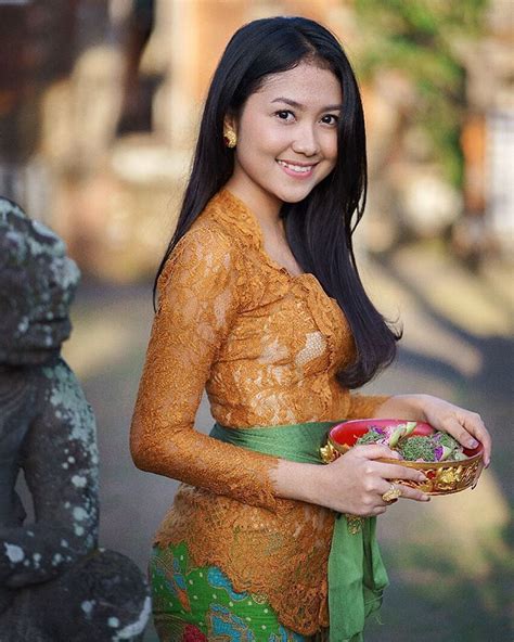 40 Inspirasi Model Kebaya Bali Modern Terpopuler Wanita Kebaya Bali