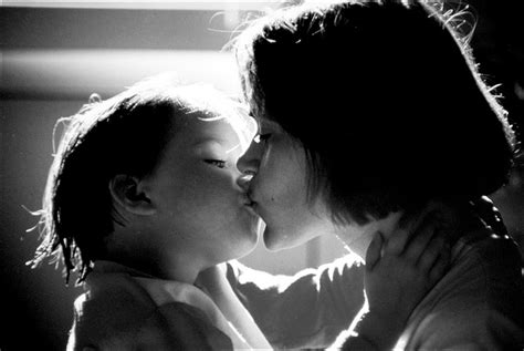 le baiser de l enfant à sa mère un pur instinct