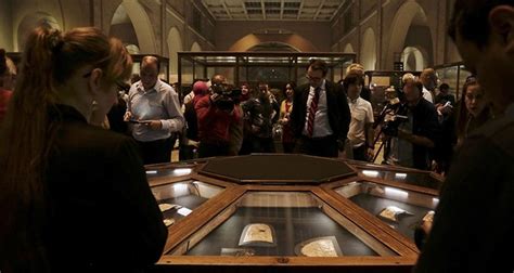 Egypt Exhibits Previously Unseen Artifacts From King Tut S