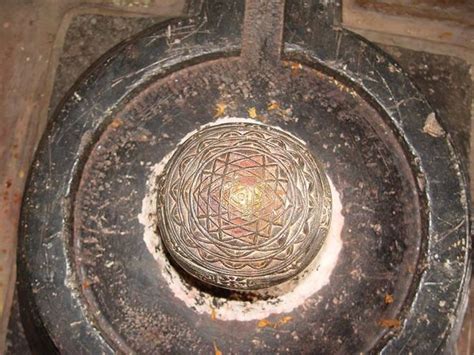 sri yantra carved on the top of lingam in anegundi temple
