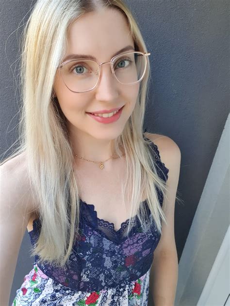 picked up my new glasses today 🤓😍 25f r selfie