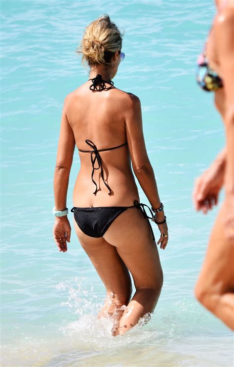Lady Victoria Hervey In Bikini Showing Some Ass Crack On A Beach In