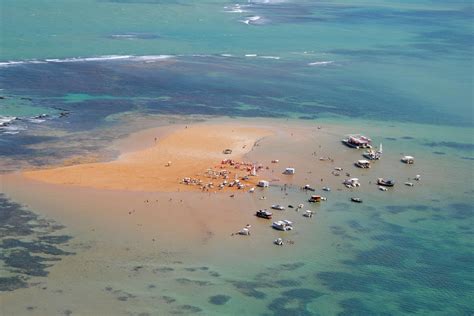 areia vermelha la hermosa playa brasilena  aparece  desaparece nexofin