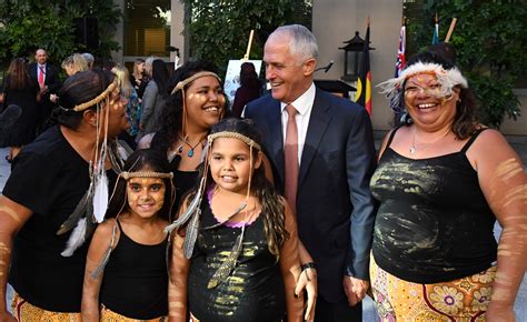 australia struggles  improve lives  indigenous population