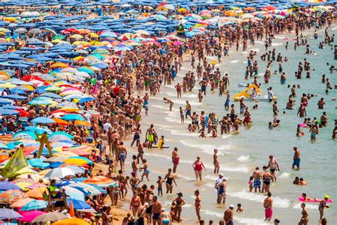 spain holidays    uk lets spanish tourists  tourism