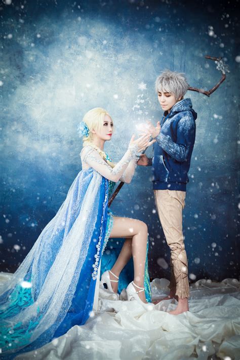 fans help jack frost and queen elsa find magical frosty
