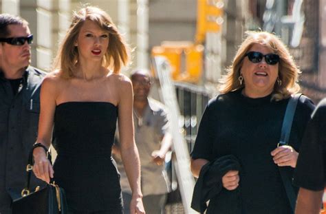 Taylor Swift Trial Groping Mom Cries About Dj Assault