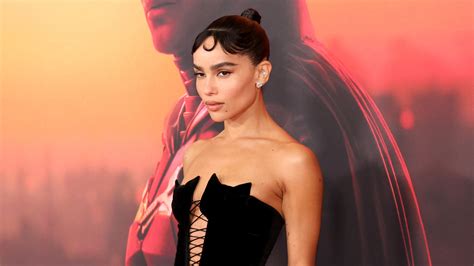 zoë kravitz “interpreted” her version of catwoman as bisexual in “the