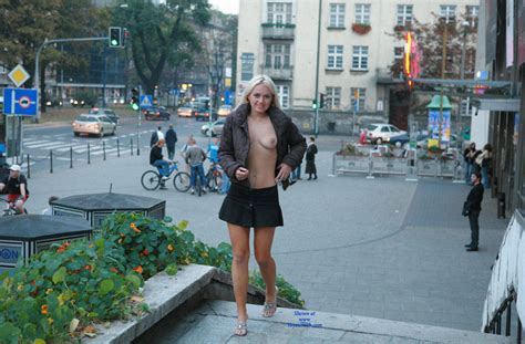Blonde Girl Walking Nude In Public January 2015