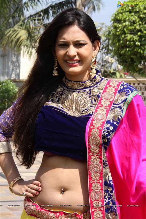 sexy saree and navel show most viewed pictorial on mb page 4856 snow navel saree