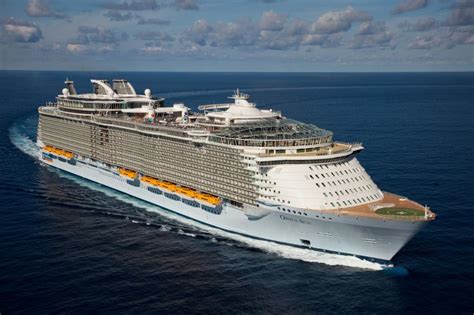 cruise ships     passengers loveexploringcom