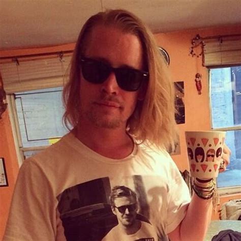 Macaulay Culkin Wears Ryan Gosling T Shirt And Tweets The Picture