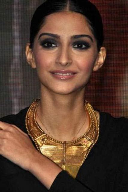 Top Ten Bollywood Actresses With Smoky Eye Makeup