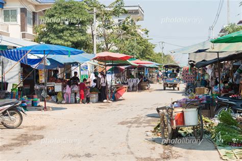 ミャンマー・タイ国境の町の寺院 ミャンマー・タチレク 写真素材 [ 5347086 ] フォトライブラリー photolibrary