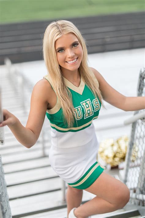 Cheerleader Senior Portraits 85e