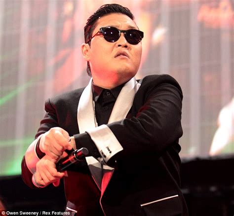 giant sculpture  gangnam style rapper psy unveiled  china  kick  winter festival