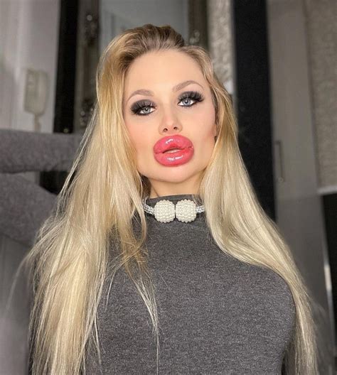 fake lips big lips bleach blonde lip fillers bimbo plumping