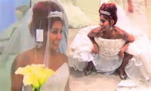 snooki tries on wedding dress then squats in a very unladylike position