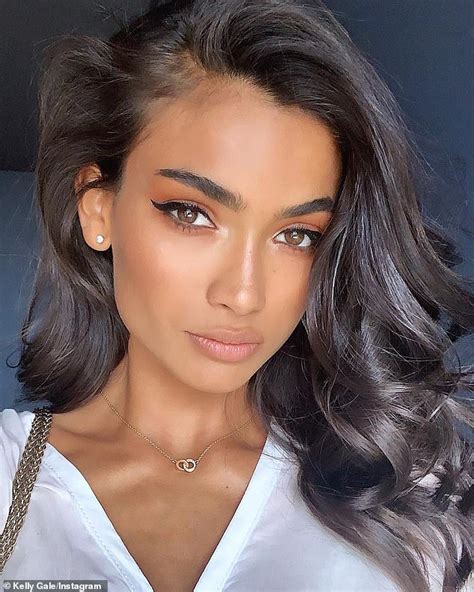Victoria S Secret Model Kelly Gale Shows Off Her Sculpted Abs In Neon